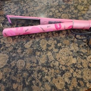 Blowpro titanium flat iron